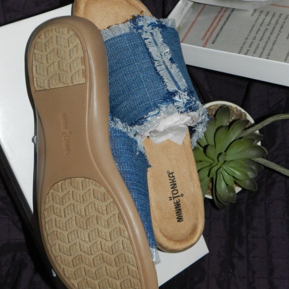Minnetonka Wedge Sandal Frayed Blue Jean Comfort Slide in Sandal 🆕 Box📦⌚🏃🏻🚚 - Picture 5 of 11